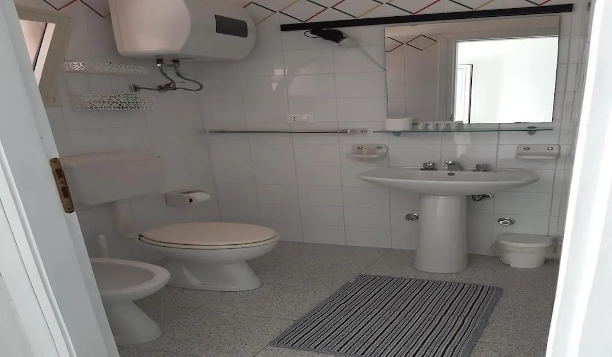Cottage Sul Mare Устика Италия