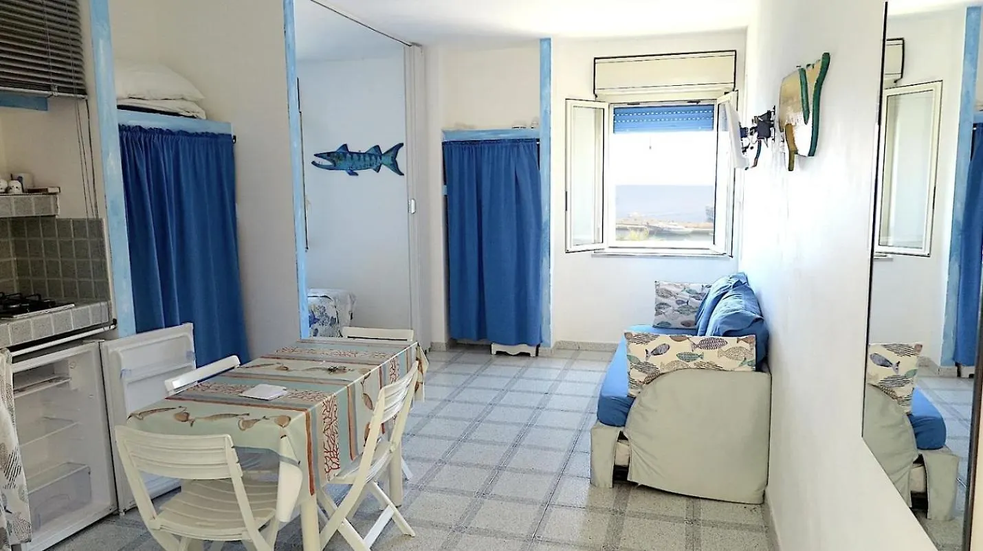 Cottage Sul Mare Устика Италия