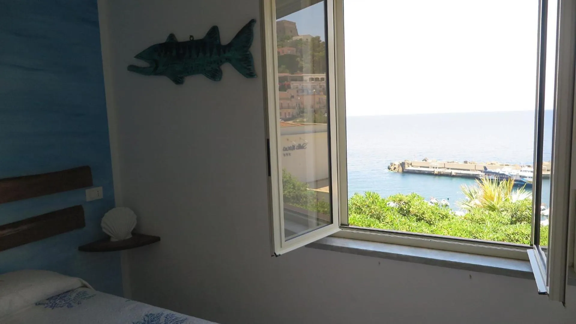 Cottage Sul Mare Устика