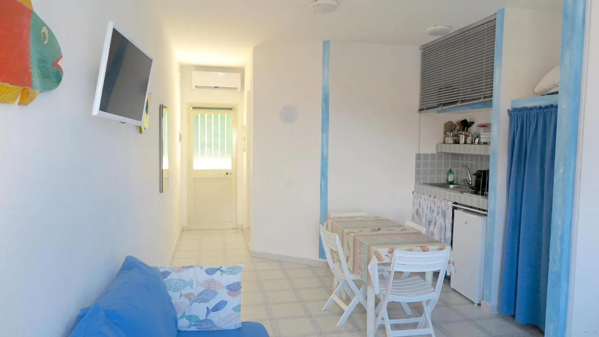 Cottage Sul Mare Устика Италия