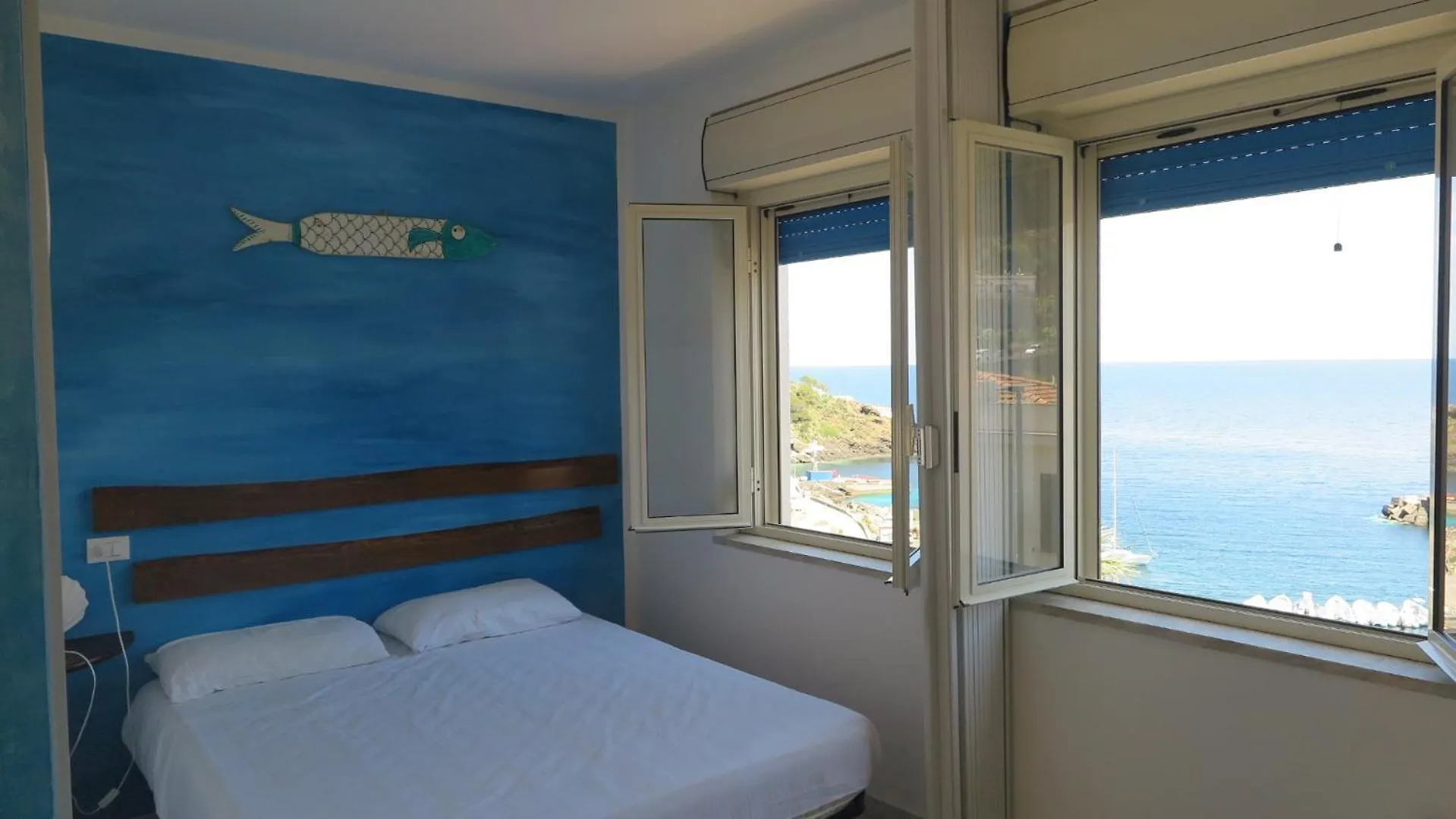 Cottage Sul Mare Устика 0*,  Италия